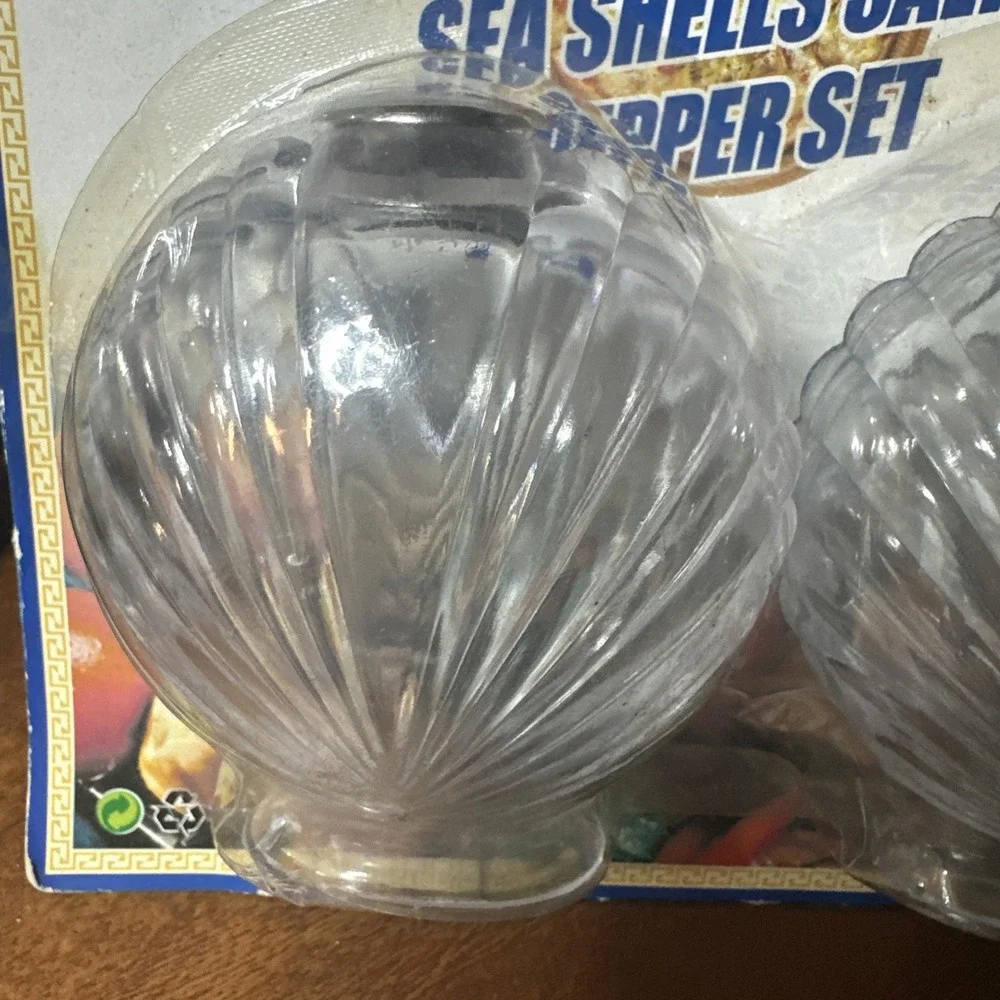 Clear Plastic Acrylic Salt and Pepper Shakers Clamshell, And Original Packaging